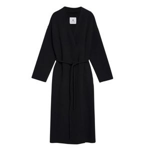 Never worn! Beautiful coat I just have something similar. Fits like a small.